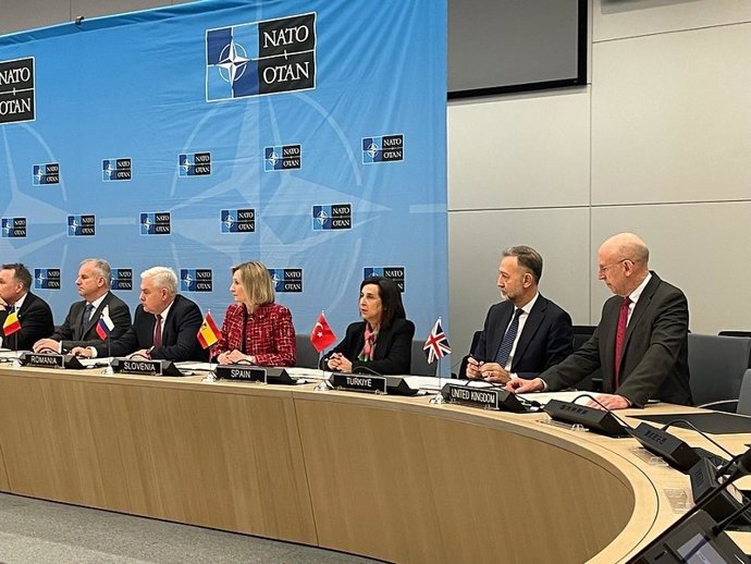 )La ministra de Defensa, Margarita Robles, en la reunión de ministros del ramo de la OTAN en Bruselas