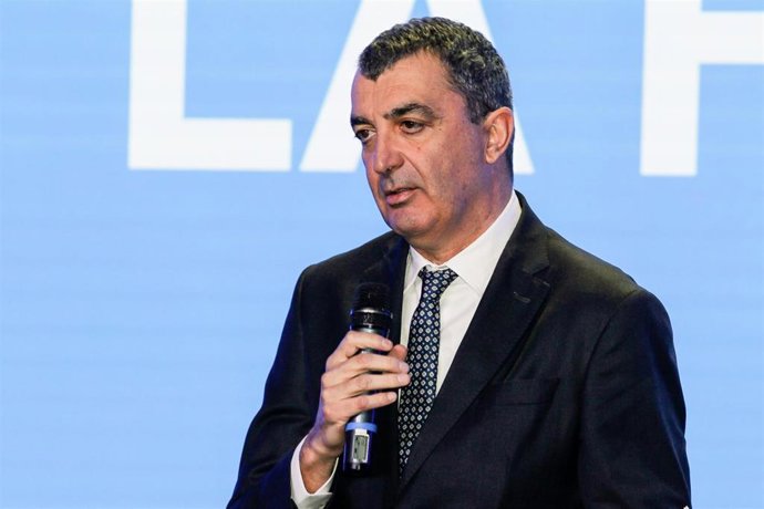 Archivo - El director general de La Vuelta, Javier Guillén, durante la presentación de Movistar Team.
