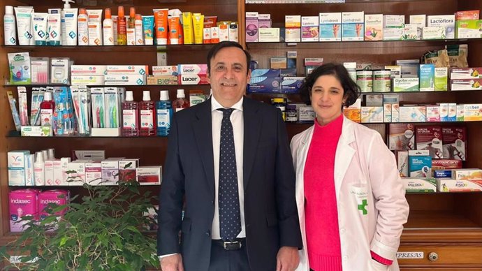 El presidente de Cofares destaca la importancia de la farmacia rural para más de 8 millones de personas