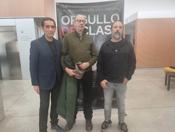 Vicente Andrés (i), Ignacio Fernández y Javier Moreno presentan el documental 'Orgullo de clase'.