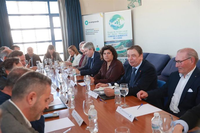 Luis Planas reunido en Sanlúcar con la Cofradía de Pescadores.