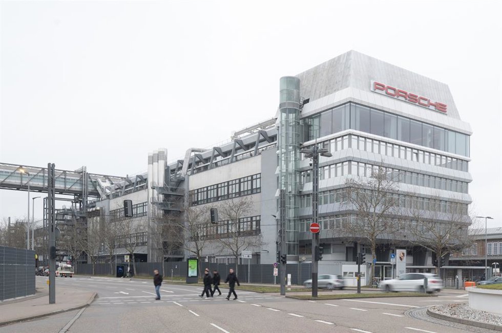 FILED - 13 February 2025, Baden-Wuerttemberg, Stuttgart: A view of the main plant of Porsche AG. German luxury carmaker Porsche is planning to cut some 1,900 jobs at two plants in the Stuttgart region by 2029.