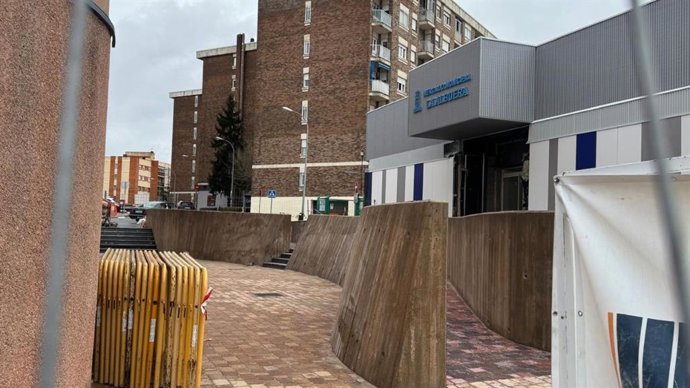 Aspecto de la entrada por la calle Andrés Reguera.