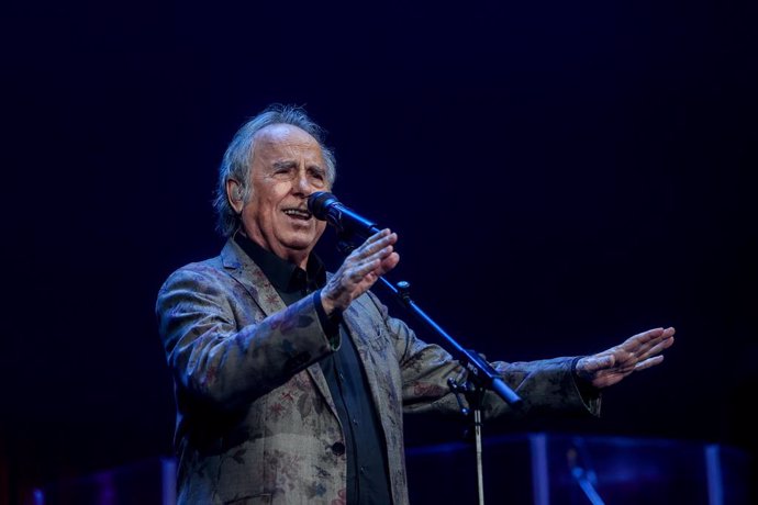 Archivo - El cantautor Joan Manuel Serrat actúa en el último concierto en el WiZink Center, a 14 de diciembre de 2022, en Madrid (España). Serrat celebra el último concierto de los tres que ha dado en Madrid, con todas las entradas vendidas, de su gira de