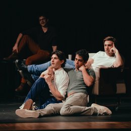 El Teatre Lliure de Barcelona estrena el montaje 'L'herència' dirigido por Josep Maria Mestres y protagonizado por Carlos Cuevas