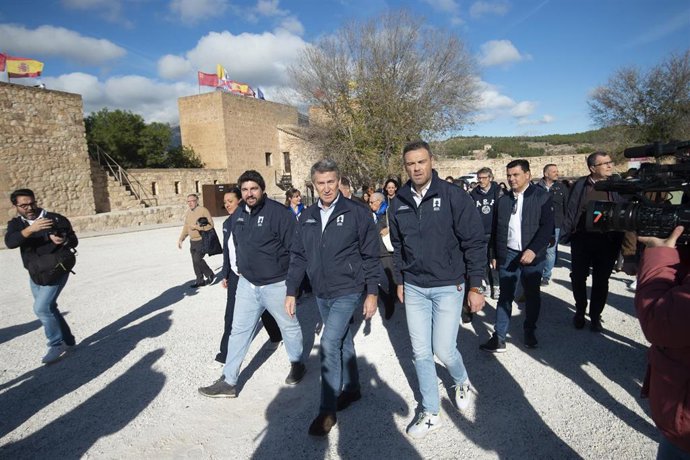 Archivo - El presidente del Partido Popular, Alberto Núñez Feijóo,  durante su última visita a la Región de Murcia
