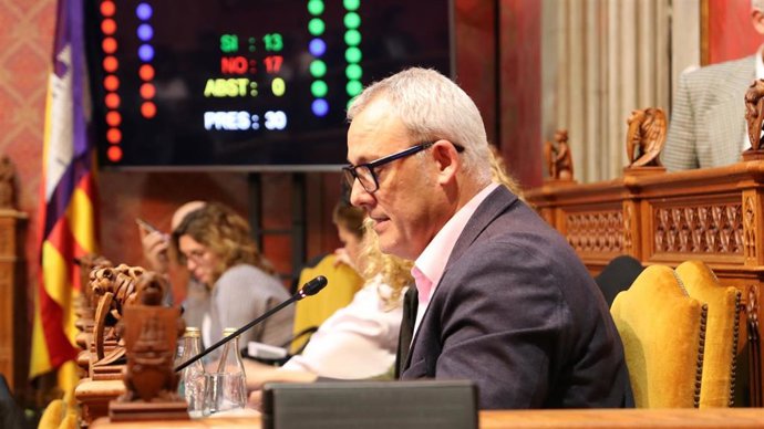 El portavoz de MÉS per Mallorca en el Consell de Mallorca, Jaume Alzamora, interviene en el pleno insular.