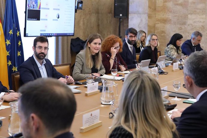 El Gobierno invitará a las CCAA a reuniones bilaterales con REE para diseñar la planificación eléctrica