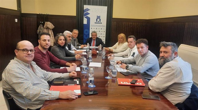 Sindicatos y patronal firman el nuevo calendario laboral de la construcción de Sevilla