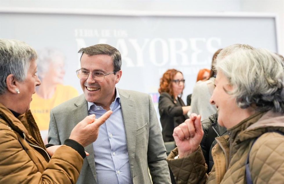 El secretario general del PSOE de Extremadura, Miguel Ángel Gallardo, en la Feria de los Mayores.