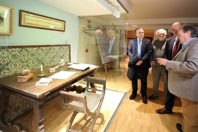 Archivo - Exposición de cerámica en torno a la figura de Padre Juan de Mariana en el Museo Ruiz de Luna de Talavera