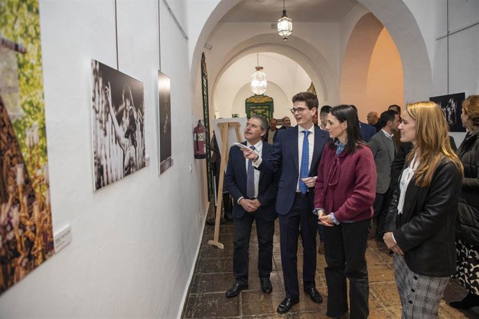 Inauguración de la exposición 'Herencia, Luz y Fe' en la Galería de la Arpillera del Palacio de la Merced.