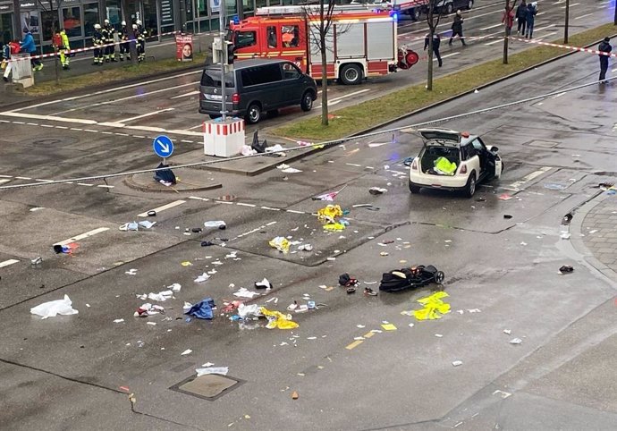 13 February 2025, Bayern, Munich: Police officers investigate a car near a crime scene in Munich city center, where a vehicle drove into a group of people. As the police announced on Platform X, several people were injured. "We are currently on the scene 