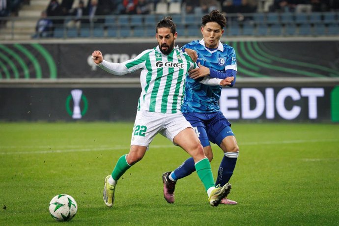 13 February 2025, Belgium, Gent: Betis' Isco (L) and Gent's Tsuyoshi Watanabe battle for the ball during the UEFA Europa Conference League Playoff First Leg soccer match between KAA Gent and Real Betis at KAA Gent Stadium. Photo: Kurt Desplenter/Belga/dpa