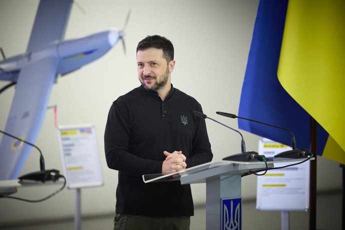 16 de janeiro de 2025: VÍDEO DISPONÍVEL: ENTRE EM CONTATO COM INFO@COVERMG.COM PARA RECEBER**...O líder trabalhista Sir Keir Starmer visitou Kiev no dia 16 de janeiro, onde se juntou ao presidente ucraniano Volodymyr Zelensky para observar a apresentação 