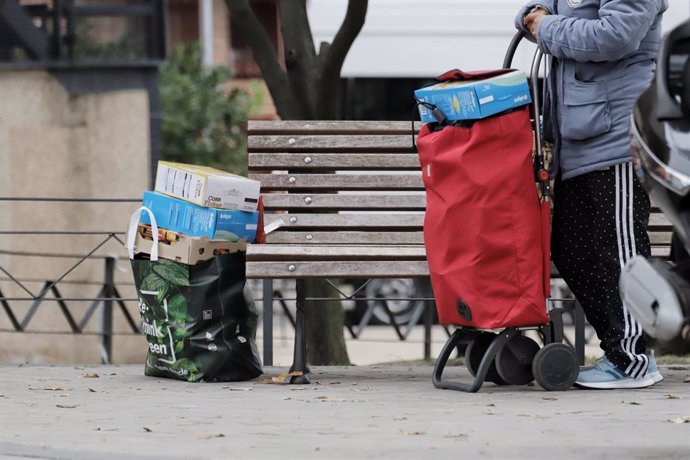 Archivo - El PSOE exige a Almeida y Ayuso medios para afrontar el peligro del hambre porque ya no vale "la excusa de la sorpresa"