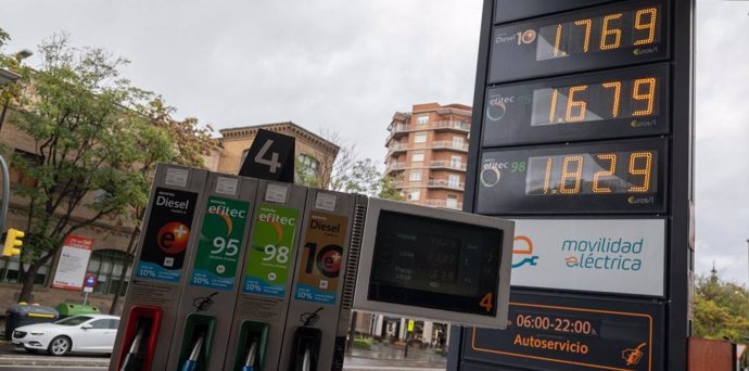 Archivo - Gasolinera