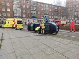 Imagen del vehículo volcado en el Paseo de Zorrilla