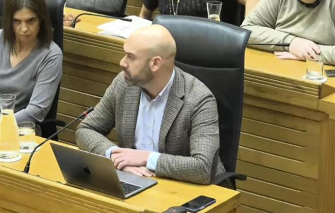 El concejal de Urbanismo de Gijón, Jesús Martínez Salvador, interviene en el Pleno Extraordinario.