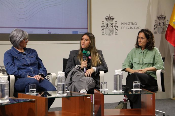 Asistentes a la meas redonda de Igualdad sobre brecha salarial en el deporte.
