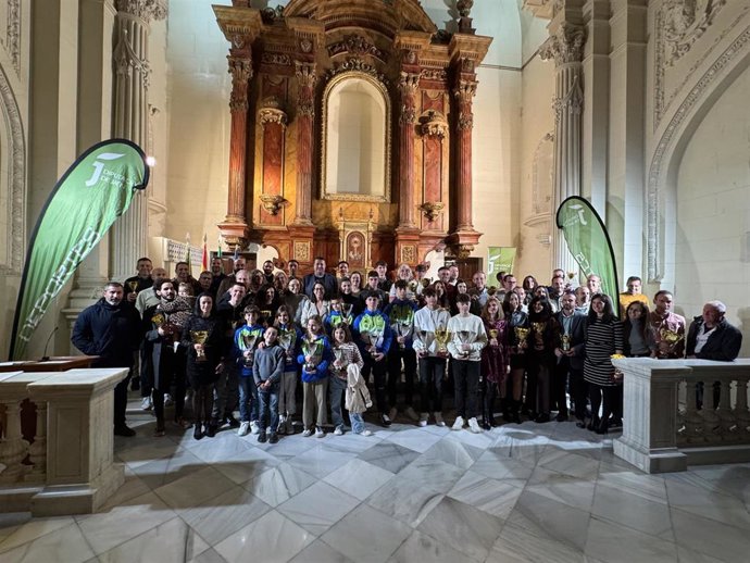 Entrega de premios del X Circuito Provincial de Carreras por Montaña de Jaén y del IV Circuito Provincial de Triatlón de Menores.