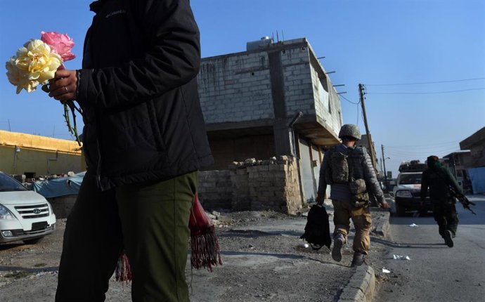 Archivo - Imagen de archivo de combatientes en Siria 