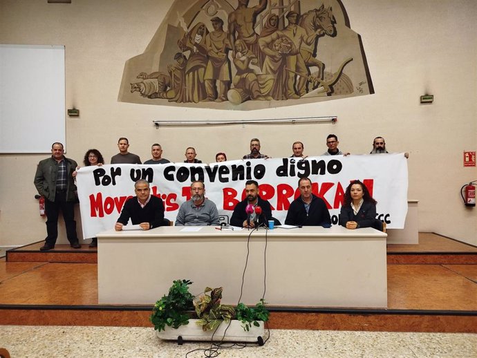 Imagen de la rueda de prensa del comité de empresa de TCC, empresa adjudicataria del servicio de transporte urbano comarcal
