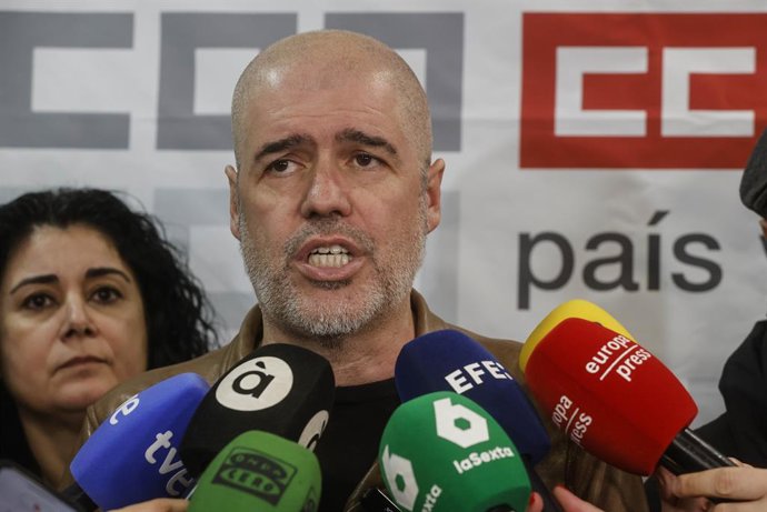 El secretario general de CCOO, Unai Sordo, atiende a los medios de comunicación para valorar las medidas sociales y laborales para paliar los efectos de la dana y los principales temas de actualidad, en la Sede de CCOO PV en Valencia, a 28 de enero de 202
