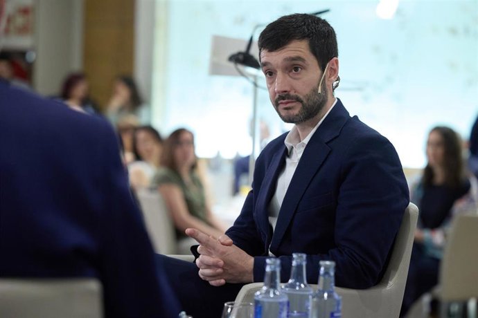 Archivo - El ministro de Derechos Sociales y Agenda 2023, Pablo Bustinduy, durante un desayuno informativo de Europa Press, en el Hyatt Regency Hesperia Madrid, a 13 de junio de 2024, en Madrid (España).
