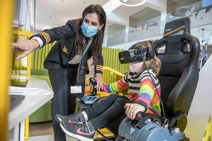 Simulador de vuelo instalado por Vueling en San Joan de Déu