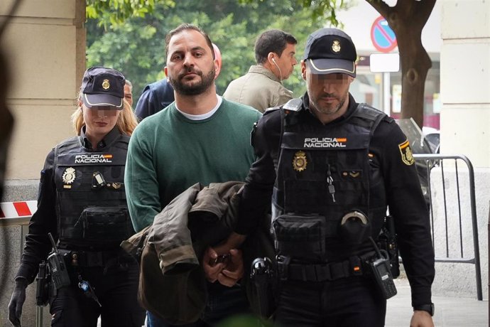 Archivo - Tejado en los Juzgados de Sevilla para declarar como investigado en el robo del chaalé de su tía, la cantanta María del Monte