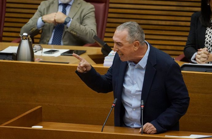 Archivo - Arxiu - El diputat de Compromís a Les Corts, Joan Baldoví, intervé durant una sessió de control a Les Corts