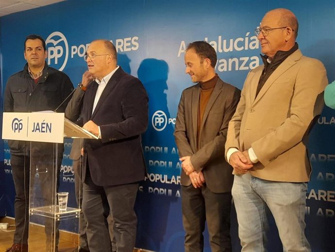 Miguel Tellado durante la rueda de prensa
