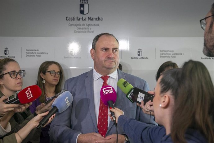 El consejero de Agricultura, Ganadería y Desarrollo Rural, Julián Martínez Lizán