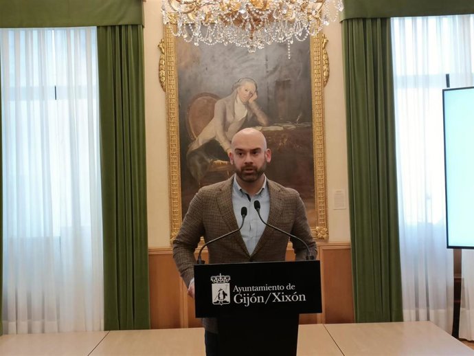 El portavoz del Gobierno de Gijón, Jesús Martínez Salvador (Foro), en rueda de prensa en el Consistorio gijonés.