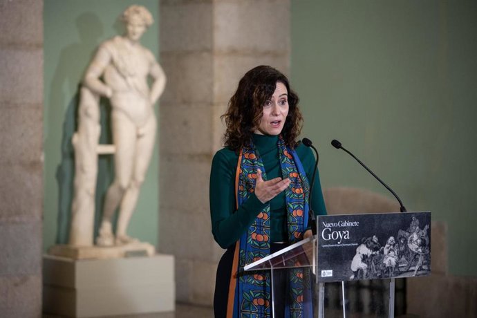 La presidenta de la Comunidad de Madrid, Isabel Díaz Ayuso, interviene durante su visita al nuevo Gabinete Goya, en la Real Academia de Bellas Artes de San Fernando