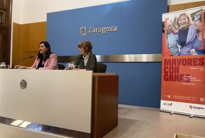 Presentación del programa municipal 'Mayores con Ganas' del Ayuntamiento de Zaragoza, en la sala de prensa.