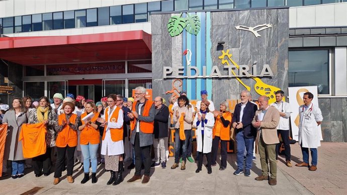 Acto con motivo del Día Internacional contra el cáncer infantil organizado por la Asociación Galbán en el HUCA