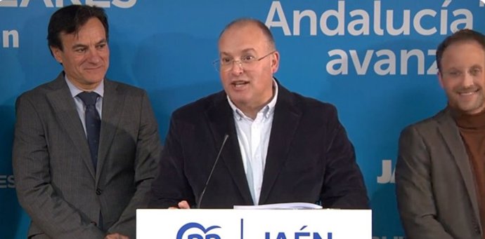 Miguel Tellado, junto a Agustín González y Erik Domínguez.