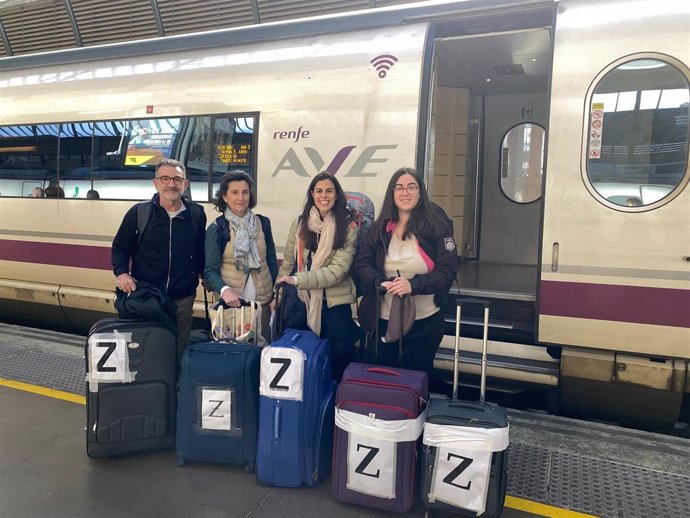 Renfe colabora con el Virgen del Rocío y Macarena en desplazamientos de un equipo médico a Madrid