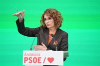 Montero afea que Moreno "no diga nada" sobre los sobresueldos del PP de Sevilla y "desea" que altos cargos tributaran
