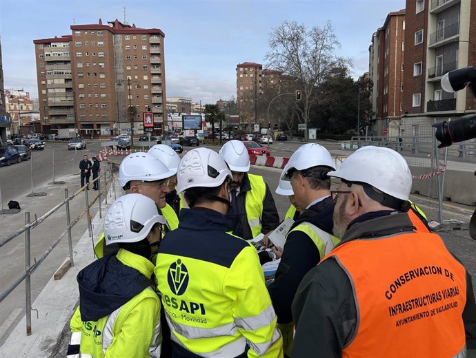 Visita oficial a las obras de emergencia en el viaducto del Arco de Ladrillo, en Valladolid.