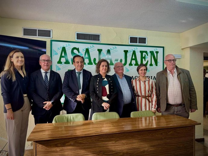 Pedro Barato junto a la consejera Catalina García y otros responsables de la Junta y Asaja Jaén
