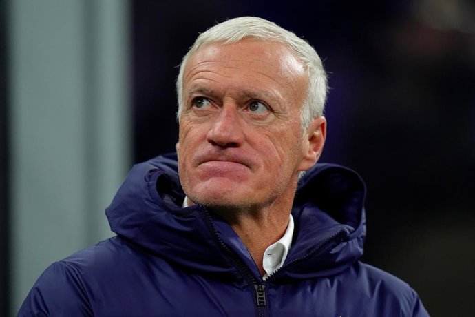 Archivo - Arquivo - 17 de novembro de 2024, Itália, Milão: O técnico de futebol da França, Didier Deschamps, reage durante a partida de futebol do Grupo A2 da Liga das Nações da UEFA entre a Itália e a França no Estádio San Siro. Foto: Spada/LaPresse via 