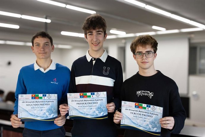 Julio Vivas García, Diego Alonso Y Jaime Pablos Tavera, En La Fase Local De La LXI Olimpiada Matemática.