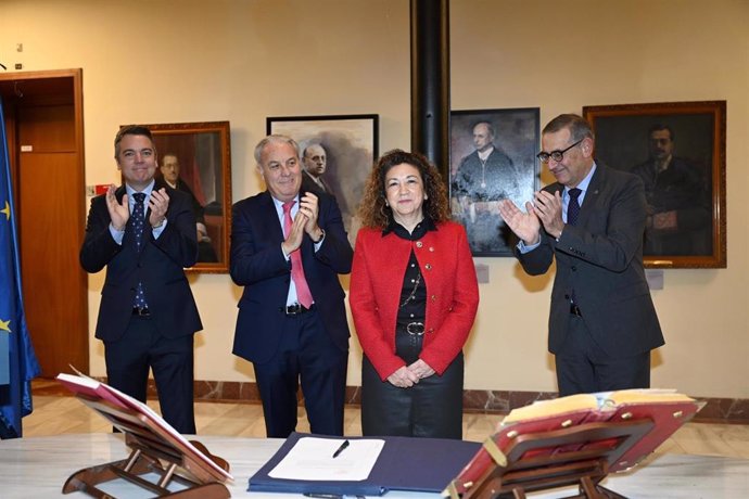 María Dolores Almagro toma posesión como gerente de la Universidad de Murcia