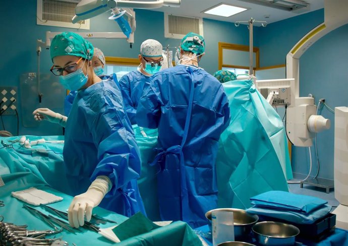 Imagen de una intervención quirúrgica en un hospital.