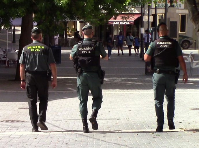 Archivo - Agentes de la Guardia Civil.
