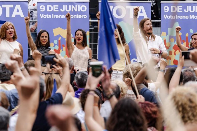 Archivo - (2I-D) La secretaria general de Podemos, Ione Belarra; la eurodiputa, Irene Montero, y los portavoces Isa Serra y Pablo Fernández, durante el acto para los comicios europeos, en la plaza de Pedro Zerolo, a 7 de junio de 2024, en Madrid (España).