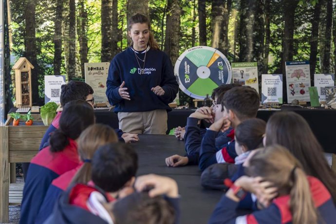 Participantes en uno de los talleres divulgativos del Espacio Fundación Unicaja.